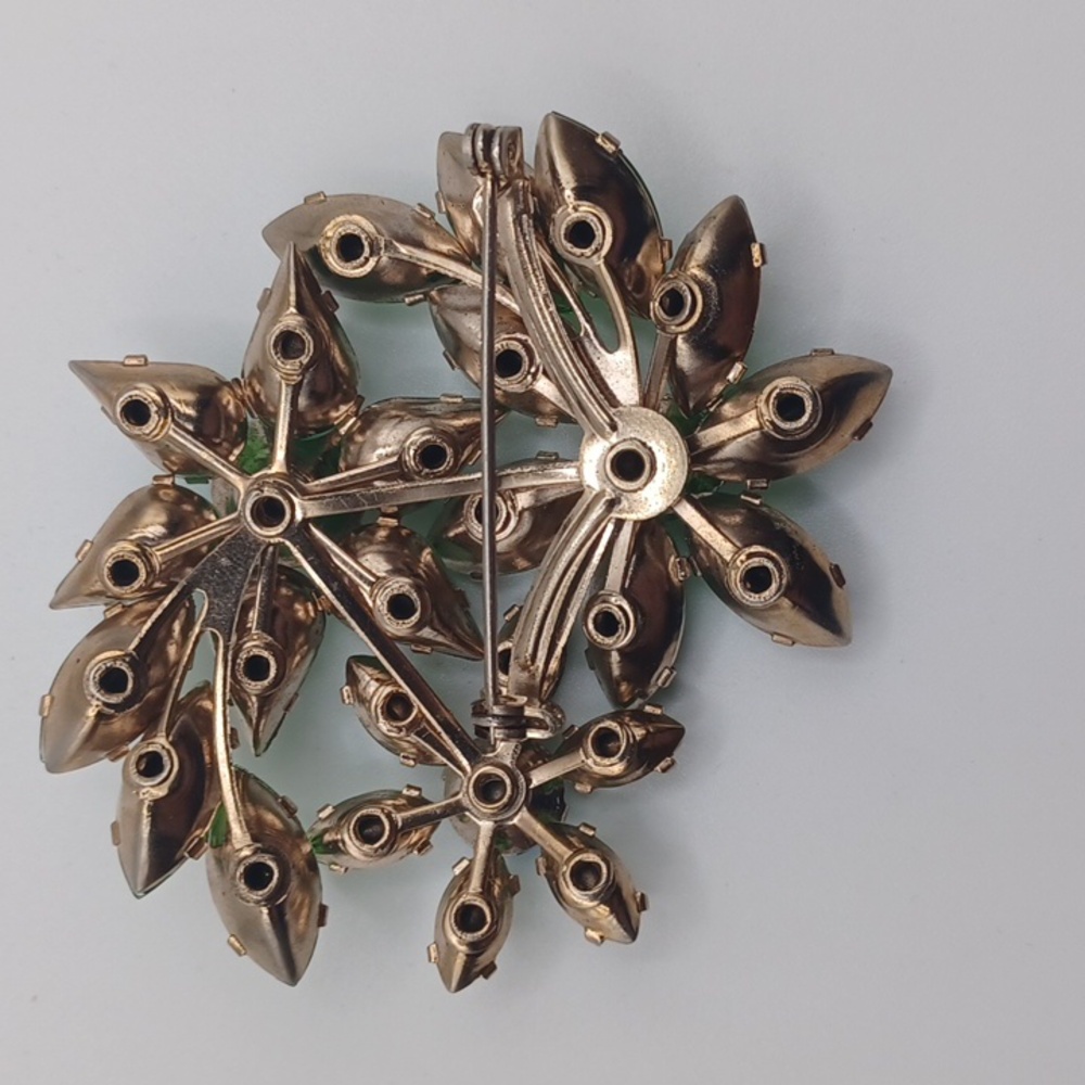 Green Navette Floral Brooch With Green AB Rhinestone Centers Vintage - Picture 5 of 5
